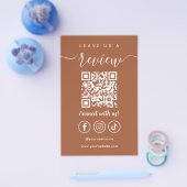 Laat ons een Review QR Code Social Media Logo Flyer (Enkel)
