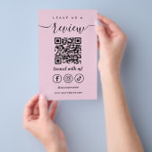 Laat ons een Review QR Code Social Media Logo Roze Flyer (Hand)