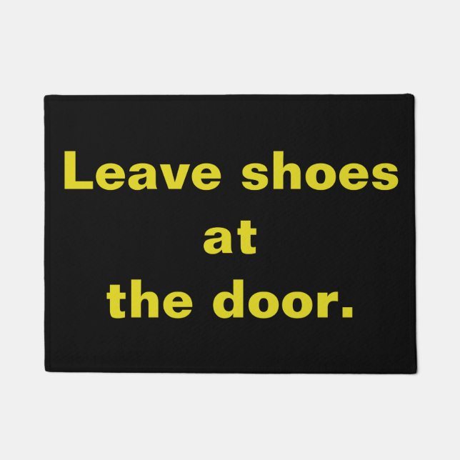 Laat schoenen aan de deur staan. deurmat (Voorkant)