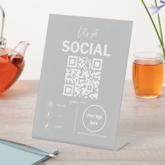 Laat sociale QR-code achter Reclamebord Met Voetstuk (Insitu)