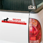 Laat uw hond nooit in een auto met een dog Silhoue Bumpersticker (Op Truck)