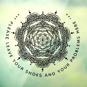 Laat uw schoenen en uw problemen hier achter. raamsticker (Vel 3)