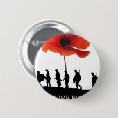 LAATST VERGETEN WE SOLDATEN MARCHEREN RONDE BUTTON 5,7 CM (Voorkant /achterkant)