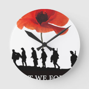LAATST VERGETEN WE SOLDATEN MARCHEREN RONDE KLOK