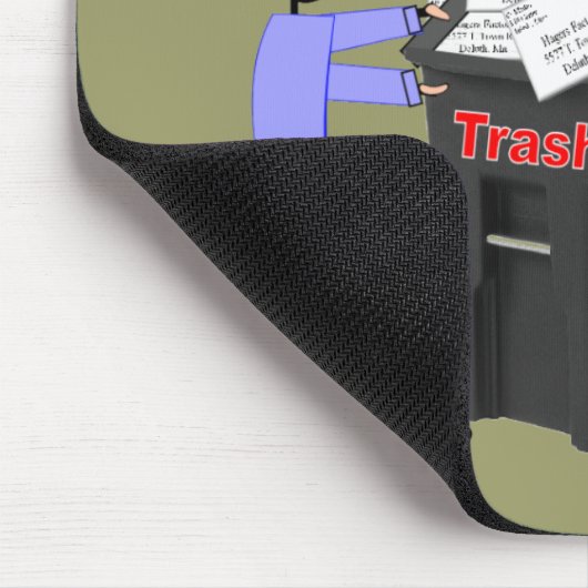 Laatste bezorging van postpersoneel in ruste muismat (Hoek)