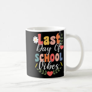 Laatste dag van school vibes voor groovy studenten koffiemok