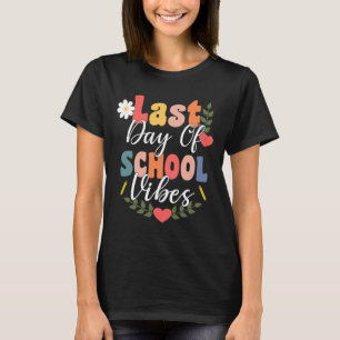 Laatste dag van school vibes voor groovy studenten t-shirt