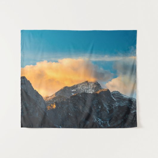 Laatste licht op bergen voor zonsondergang wandkleed (Voorkant (horizontaal))