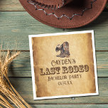 Laatste Rodeo Cowboy Grunge Bruine Bachelor Party Servet<br><div class="desc">Alle cowboys worden uitgenodigd om het laatste rodeo van hun Zuidelijke vriend te vieren. Een bruin paar cowboylaarzen en een hoed staan bovenop een grunge vervaagde perkamentstijl feestserviet voor een geweldige tijd met je country western vrienden. Een coole wildwest-thema bachelorparty.</div>