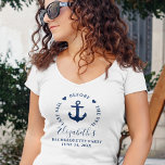 Laatste Sail before the Veil Bachelorette Party V T-shirt<br><div class="desc">Laatst gezakt voor de Veil Nautical Bachelorette Party Anchor Hearts Navy Blue en White V-Neck T-Shirt</div>