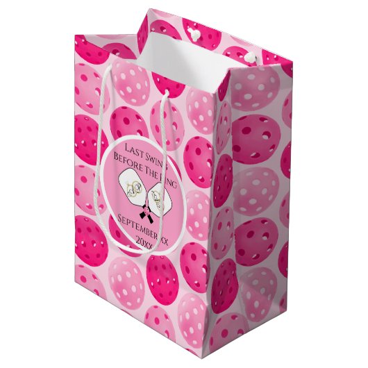 Laatste schommel Voor de Ring Bruiloft Pickleball Medium Cadeauzakje (Voorkant Gekanteld)