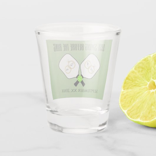 Laatste schommel Voor de Ring Bruiloft Pickleball  Shot Glas (Achterkant)