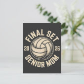 Laatste set Senior Mom 2026 Afstuderen Volleybal Uitnodiging Briefkaart (Staand voorkant)