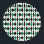 Laatste swing voor de Ring Golf Bachelor Party Papieren Bordje<br><div class="desc">Vier haar laatste swing voor de ring met deze leuke en feestelijke Last Swing Before The Ring zwarte en groene argyle golf-thema vrijgezellenfeest borden! Deze papieren borden zijn ideaal voor golfuitjes of picknicks en zijn voorzien van speelse golfgraphics, een hole-in-one aanvulling op elk pre-huwelijksfeest! Deze papieren borden maken deel uit...</div>