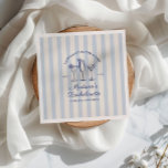 Laatste Toast Aan De Kust Stofblauw Gestreepte Servet<br><div class="desc">Maak je klaar om de bruid-to-be te vieren met een onvergetelijk weekend aan zee! Introductie van ons "Laatste Toast Aan De Kust" vrijgezellenweekend ontwerp, gemaakt om elk moment van je viering even speciaal te maken als de bruid zelf. Deze elegante collectie bevat een vintage geïnspireerde illustratie in donkerblauw van drie...</div>