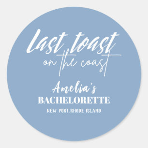 Laatste toast op de kust blauwe vrijgezellenfeest ronde sticker