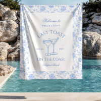 Laatste toast op de kust strand blauwe bloemen