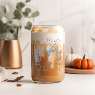 Laatste toast op de kust strand vrijgezellenfeest blikvorm glas