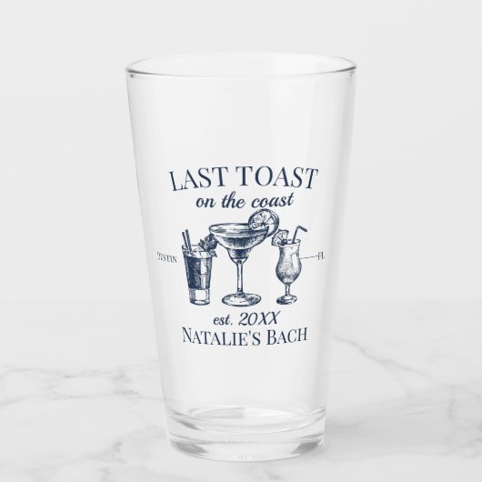 Laatste toast op de kust strand vrijgezellenfeest glas (Voorkant)