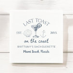 Laatste toast op de kust strand vrijgezellenfeest servet<br><div class="desc">Verbeter uw viering met de Last Toast On The Coast Beach Bachelorette Party servetten. Met een levendig ontwerp met een strandthema en een speelse slogan zijn deze servetten perfect om een feestelijke touch aan uw strandvrijgezellenfeest toe te voegen. Gemaakt van hoogwaardig, absorberend papier, ze zijn zowel praktisch als decoratief, ideaal...</div>