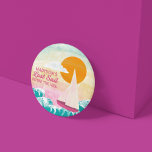 Laatste Zeil Voor De Veil Zeilboot En Zonsondergan Ronde Button 7,6 Cm<br><div class="desc">Help er een vrijgezellenfeest van te maken om te onthouden met gepersonaliseerde feestartikelen. Deze pinnen of knoppen zijn klaar om te worden gepersonaliseerd met de naam van de bruid en voorzien van de schattige slogan LAST SAIL BEFORE THE VEIL in roze letters, samen met een illustratie van een zeilboot op...</div>
