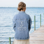 Laatste Zeiltocht Voor de Sluier Naar Nautical Bac Denim Jacket<br><div class="desc">Maak je look af op je nautical- of boot-feest met dit leuke, gepersonaliseerde denim jack. Het ontwerp bevat een witte ankerillustratie met een klein hart erboven en twee regels aangepaste tekst eronder; weergegeven met "Laatste Zeiltocht Voor de Sluier". Voeg de naam van de bruid toe in een boog over de...</div>