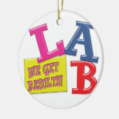 LAB MOTTO LABORATORY WE KRIJGEN RESULTATEN! KERAMISCH ORNAMENT (Links)