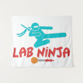 LAB NINJA - MEDISCH LAB WETENSCHAPPELIJK TAPESTRY WANDKLEED (Voorkant (horizontaal))