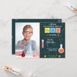 Lab Science Birthday Uitnodiging met foto<br><div class="desc">Deze leuke uitnodiging van het Science Laboratory Birthday met foto is het meest recente idee voor een scientist Themparty en een gegarandeerd succes met de gasten! Of je nu een wetenschapsliefhebber bent of op zoek bent naar unieke en gepersonaliseerde laboratoriumversiering, dan Eureka! Je hebt net de juiste formule gevonden. Wil...</div>