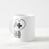 LAB TECH HEART SYRINGE LOGO - LABORATORIUMWETENSCH KOFFIEMOK (Voorkant links)