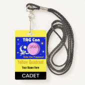 LABEL CON 2025 - Geel Kwadrant - Cadet Badge (Voorkant met draagriem)