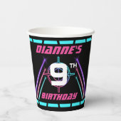 Label Neon Pink Birthday Party Papieren Bekers (Achterkant)