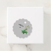 labels met witte amazon lily (In situ)