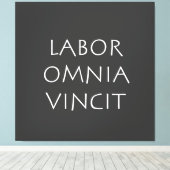 Labor omnia vincit canvas afdruk (Insitu (Houten vloer))