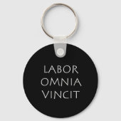 Labor omnia vincit sleutelhanger (Voorkant)