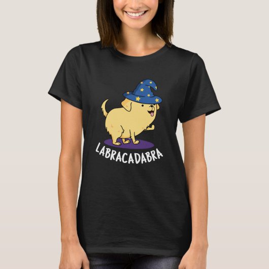Labra-cadabra Funny Labrador Dog Pun Dark BG T-shirt (Voorkant)