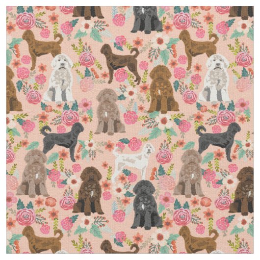 labradoedle hond  floralen perziken stof (Close Up)