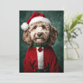 Labradoodle in feestelijke kerstkleding kaart (Staand voorkant)