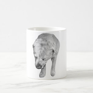 Labrador bij de haard in zachte winterkleuren koffiemok