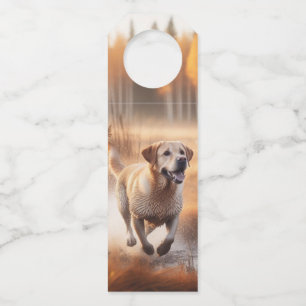 Labrador / hond in de herfsteendenjacht flessenhanger