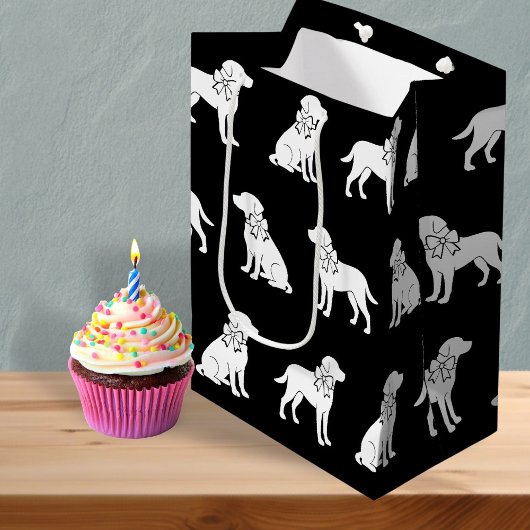 Labrador hond in grote geschenkboog medium cadeauzakje