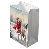 Labrador Hond in Sneeuw Kerstmis Medium Cadeauzakje (Voorkant Gekanteld)