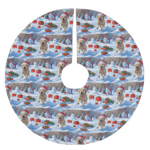 Labrador-hond rent in de sneeuw met kerstmuts kerstboom rok