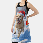 Labrador-hond rent in de sneeuw met kerstmuts schort (Insitu)