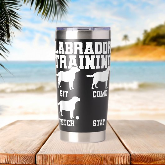Labrador Hondentrainer Geïsoleerde Drinkbeker (Strand (Gedraaid) )