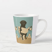 Labrador lezen krant op het toilet latte mok (Rechts)