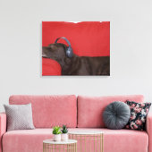 Labrador met hoofdtelefoon op de bank canvas afdruk (Insitu (Woonkamer))