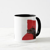 Labrador met hoofdtelefoon op de bank mok (Voorkant rechts)