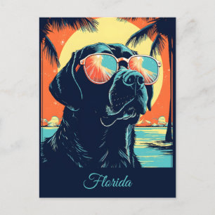 Labrador met zonnebril op een strand Custom Briefkaart
