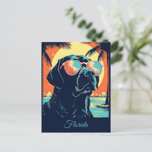 Labrador met zonnebril op een strand Custom Briefkaart (Staand voorkant)